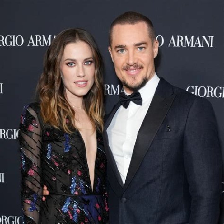 
Alexander Dreymon and Allison Williams Got Secretly Engaged 