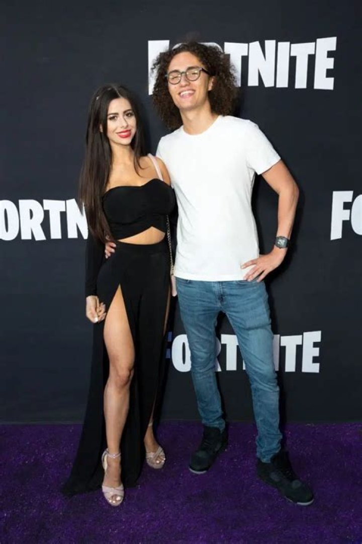 Azzyland New Boyfriend After Break Up With Kwebbelkop As Rumors Of New Relationship Get Stringer