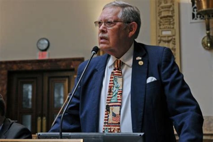 
C.B. Embry Jr, Former Kentucky Senate, dies at 81 