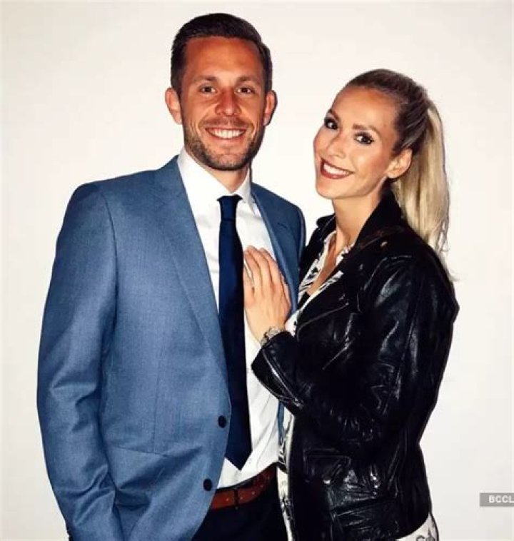 
Gylfi Sigurðsson is Married to Wife: Alexandra Ívarsdóttir. Kids. 