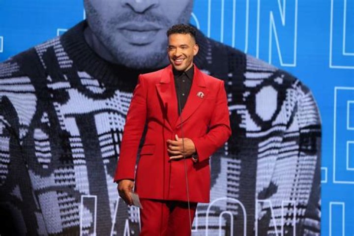 Is Jason Lee Gay? Age, Height, Net Worth