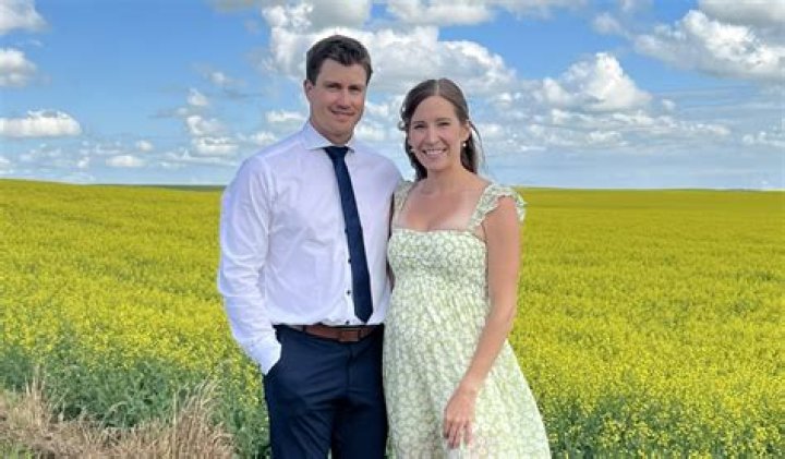 
Is Kaitlyn Lawes Pregnant? Baby Name and Wedding Photos 