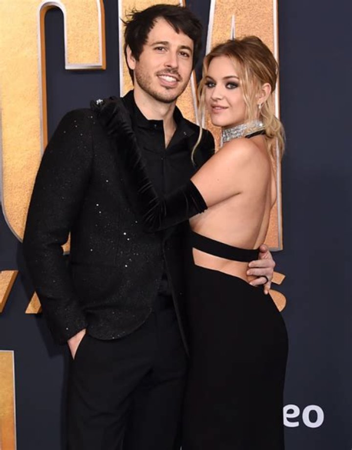 
Is Kelsea Ballerini Dating Kenny Chesney? Rumors Around The Two 