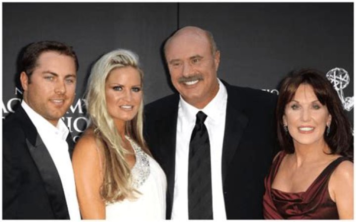 Robin McGraw Does Not Have A Twin Sister But A Brother Called Roger Jameson- Know Her Siblings & Family