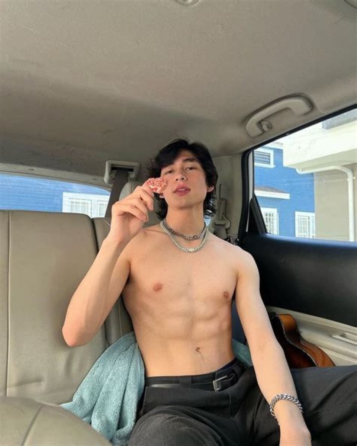 Sebastian Moy Height, Weight, Net Worth, Age, Birthday, Wikipedia, Who, Nationality, Biography