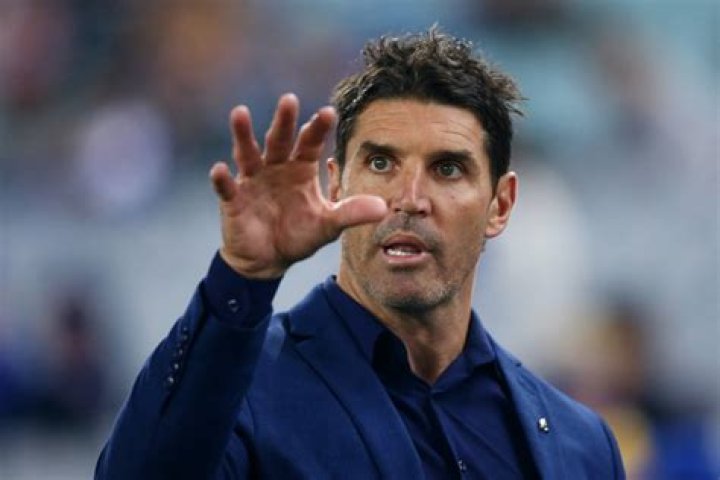 
Trent Barrett Wife and Net Worth As The News Of Him Leaving Coaching Position On Bulldogs In Made Public 